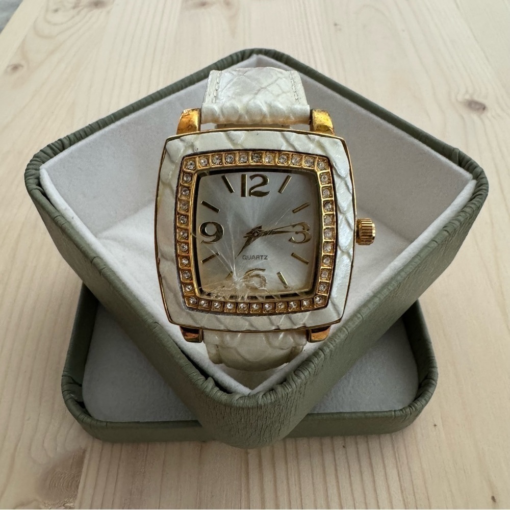 Vintage Joan Rivers Classics Crystal Jeweled White Leather Band Wrist Watch
